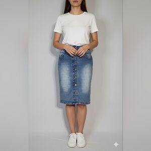 Chiqle Women's Light Wash Knee Length Denim Skirt Size Small 🐈